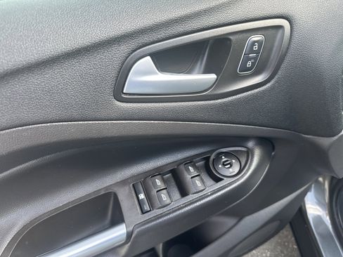 Used 2017 Ford Escape SE FWD image 9