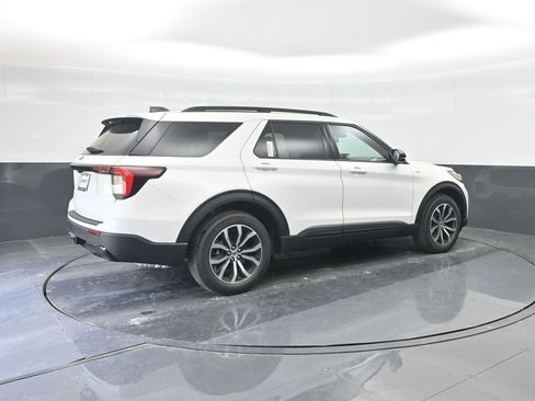 New 2026 Ford Explorer ST-Line RWD image 15