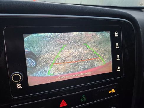 Used 2019 Mitsubishi Outlander SE image 11