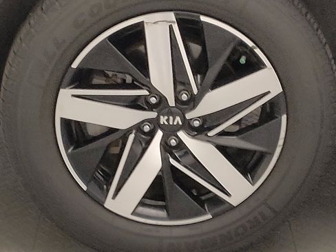 Used 2021 Kia Sorento S image 31