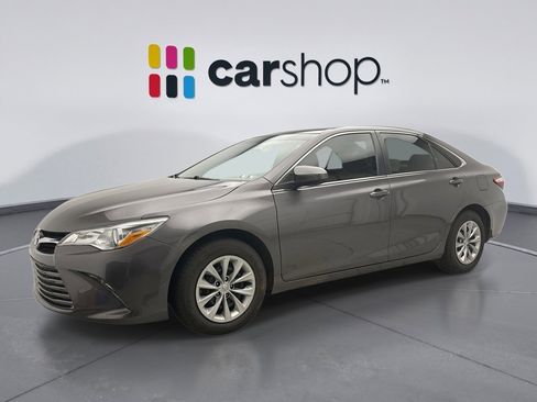 Used 2016 Toyota Camry LE image 1