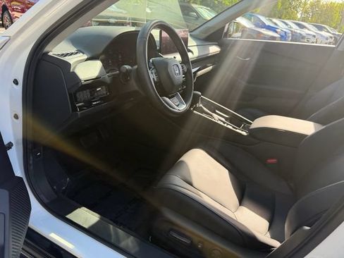 Used 2025 Honda Accord Touring image 12