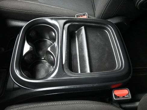 Used 2024 Chrysler Pacifica Touring image 29