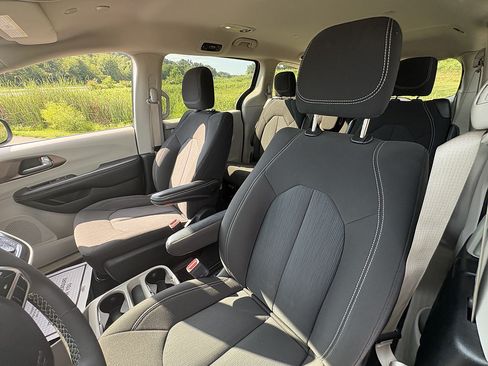 Used 2023 Chrysler Voyager LX FWD image 32
