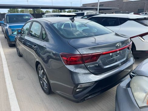Used 2020 Kia Forte LXS FWD image 3