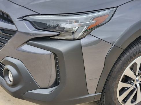 Used 2025 Subaru Outback Premium image 9