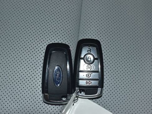 Used 2026 Ford Explorer Platinum w/ LUX Leather Package AWD/4WD image 31