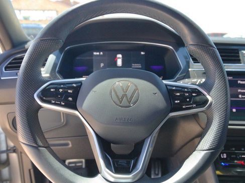 Used 2022 Volkswagen Tiguan SE R-Line AWD/4WD image 18