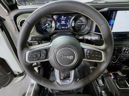 Used 2024 Jeep Wrangler High Altitude AWD/4WD image 10