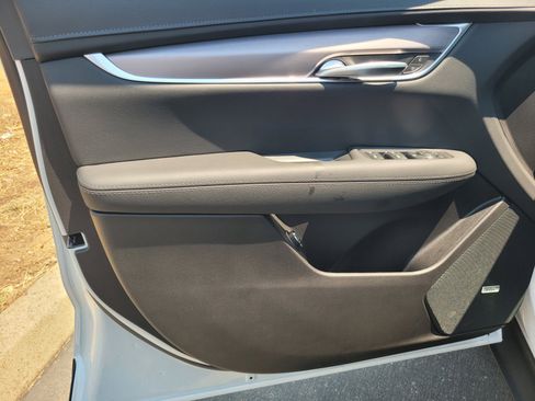 New 2026 Cadillac XT5 Luxury w/ LPO, ONYX Package FWD image 8