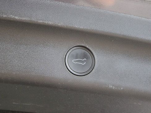 Used 2021 Tesla Model Y Long Range image 25