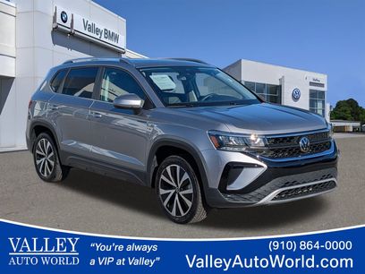 Used 2023 Volkswagen Taos SE w/ Panoramic Sunroof Package