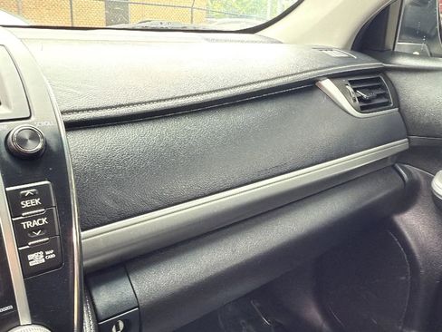 Used 2014 Toyota Camry SE w/ Moonroof Package FWD image 35