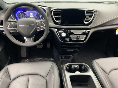 New 2026 Chrysler Pacifica Select image 14