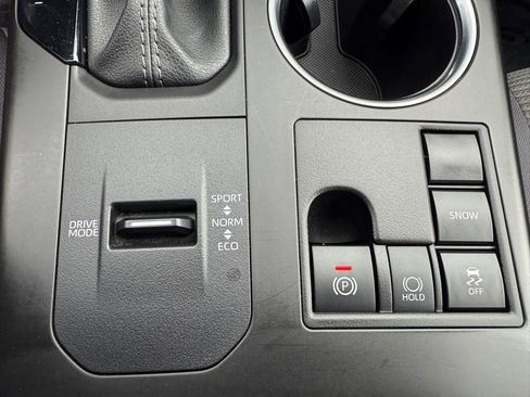 Certified 2025 Toyota Highlander LE image 26