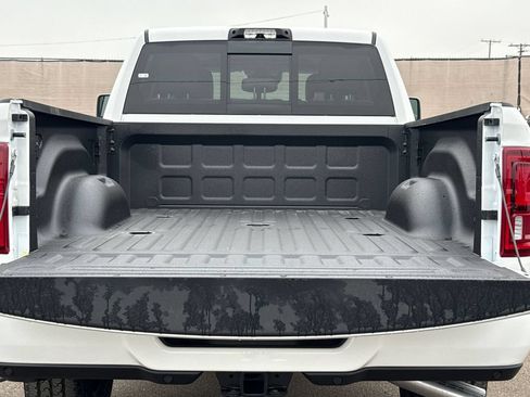 New 2026 RAM 2500 Laramie AWD/4WD image 12