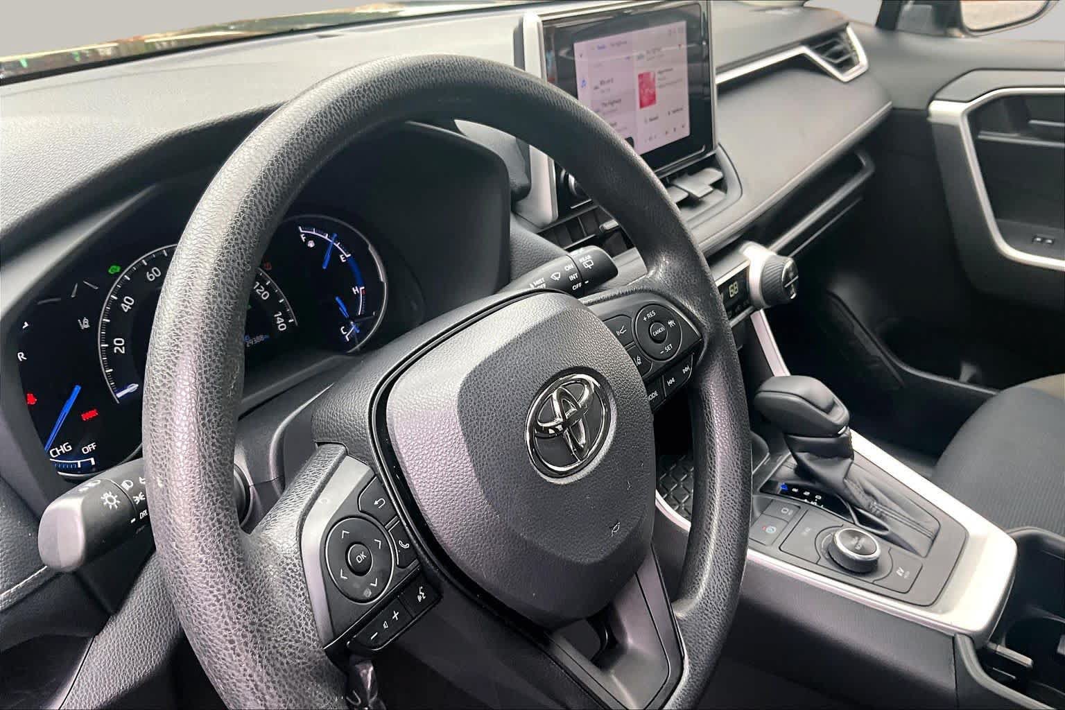 Used 2024 Toyota RAV4 LE AWD/4WD image 17