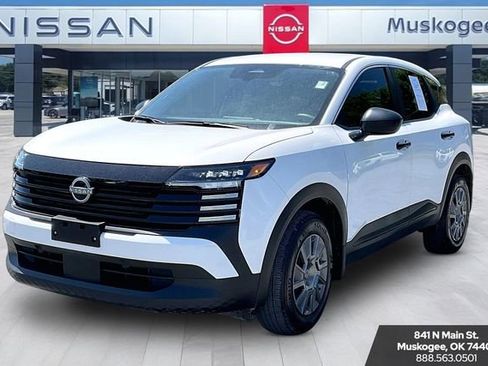 Used 2025 Nissan Kicks S AWD/4WD image 3