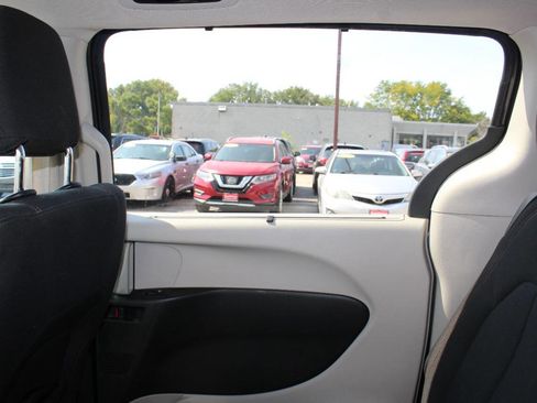 Used 2017 Chrysler Pacifica Touring Plus w/ Tire & Wheel Group image 14