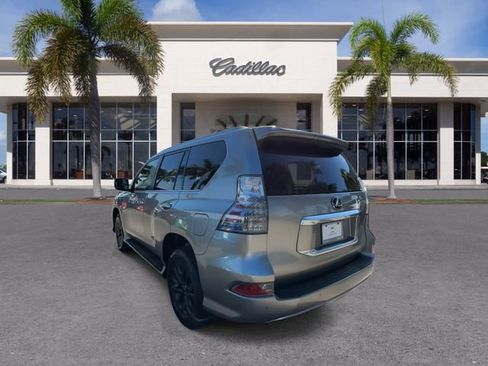 Used 2020 Lexus GX 460 Premium w/ Premium Package image 11