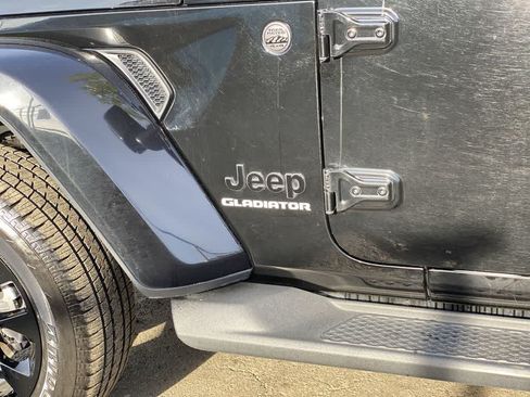 Used 2021 Jeep Gladiator Overland AWD/4WD image 10