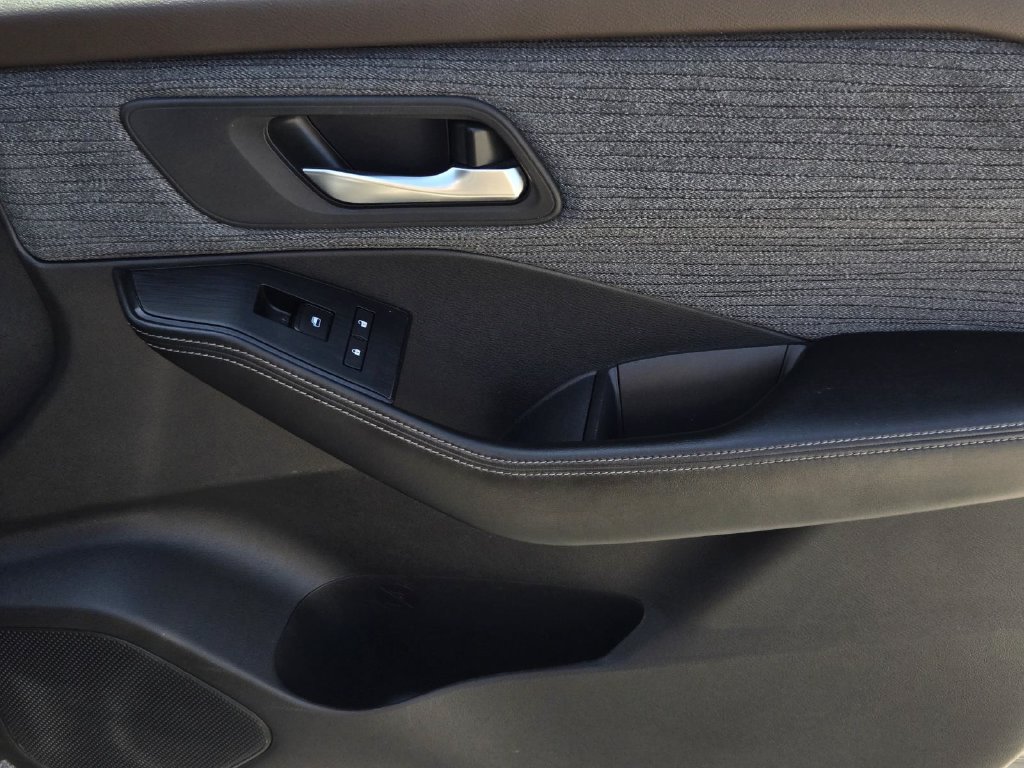 Certified 2023 Nissan Rogue SV FWD image 8