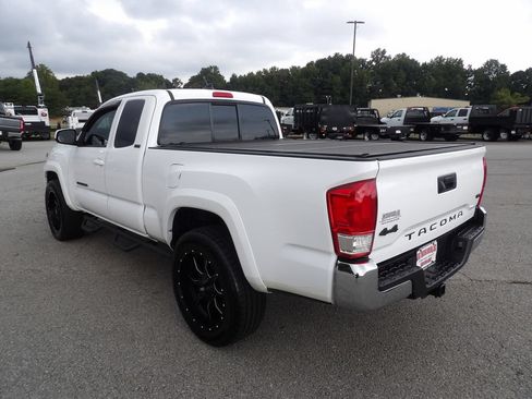 Used 2016 Toyota Tacoma SR5 w/ SR5 Appearance Package (SN) AWD/4WD image 4