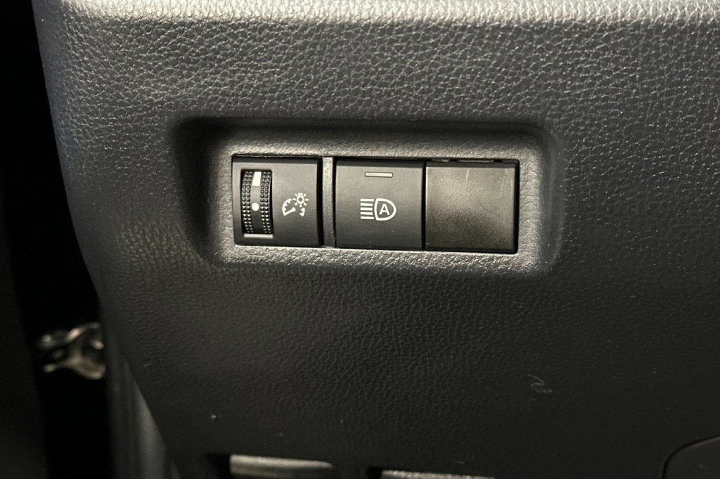 Used 2023 Toyota RAV4 XLE FWD image 31