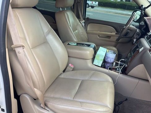 Used 2010 Chevrolet Avalanche LTZ RWD image 18