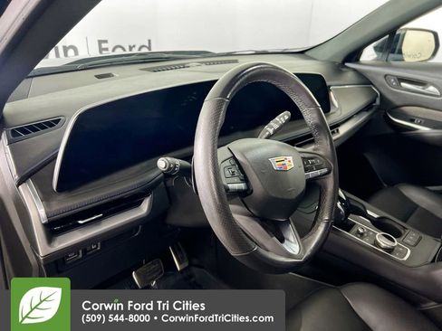 Used 2024 Cadillac XT4 Sport image 3
