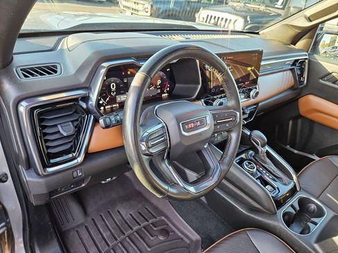 Used 2024 GMC Canyon AT4 w/ AT4 Premium Package AWD/4WD image 17
