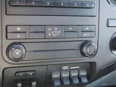 Used 2013 Ford F450 XL w/ Heavy Service Suspension Pkg image 17