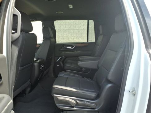 Used 2025 GMC Yukon XL Denali AWD/4WD image 13