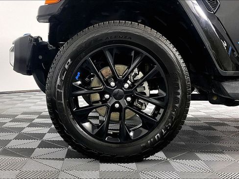 Used 2023 Jeep Wrangler Unlimited Sahara w/ Cold Weather Group AWD/4WD image 8