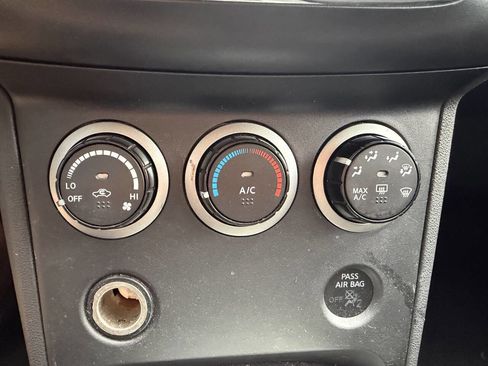Used 2012 Nissan Rogue SV AWD/4WD image 15