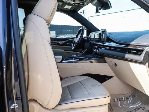 Used 2023 Cadillac Escalade Premium Luxury w/ Performance Package AWD/4WD image 18