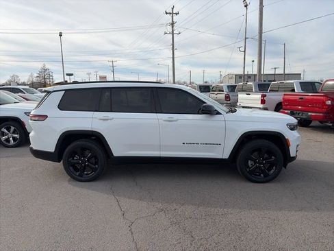 Used 2024 Jeep Grand Cherokee L Limited w/ Black Appearance Package image 7