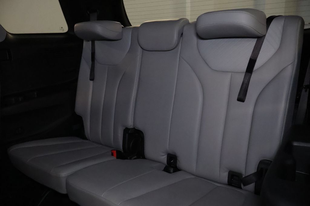 Used 2023 Hyundai Palisade SEL AWD/4WD image 14