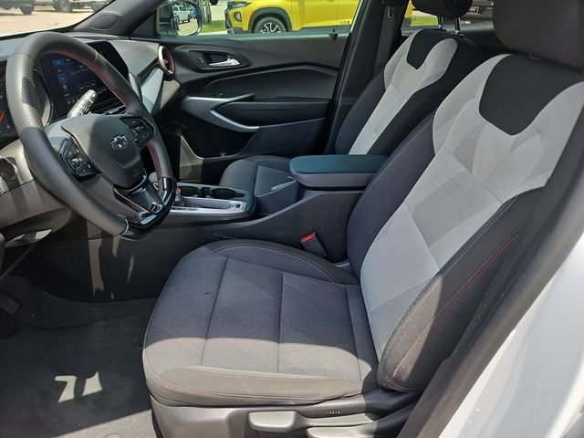 Used 2025 Chevrolet Trax RS w/ Driver Confidence Package FWD image 17