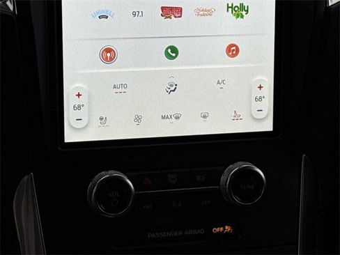 Used 2023 Ford Edge Titanium image 21