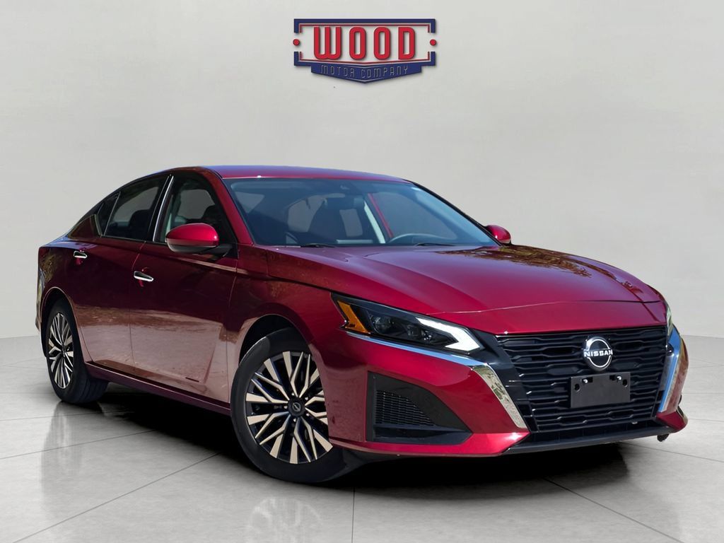 Used 2023 Nissan Altima 2.5 SV FWD image 1