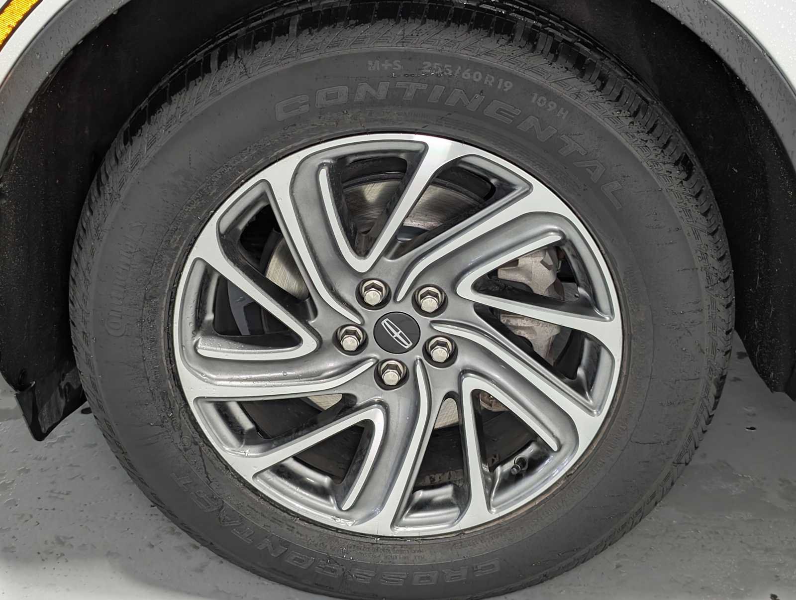 Used 2023 Lincoln Aviator AWD image 3