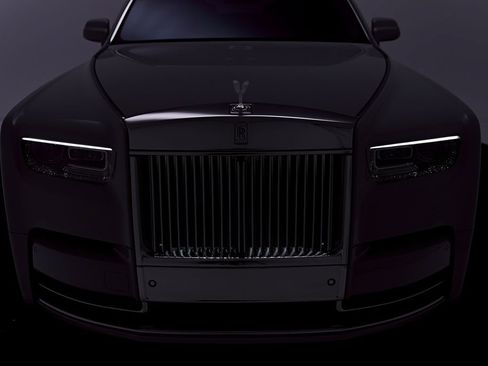 Used 2024 Rolls-Royce Phantom Sedan w/ The Phantom Package RWD image 23