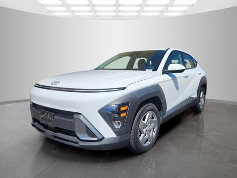 Used 2024 Hyundai Kona SE FWD image 3