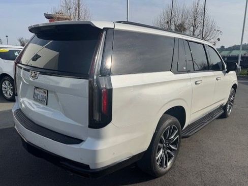 Used 2021 Cadillac Escalade ESV Premium Luxury image 6