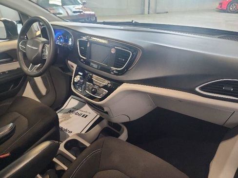 Used 2023 Chrysler Voyager LX FWD image 20
