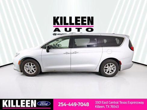 Used 2024 Chrysler Voyager LX image 4