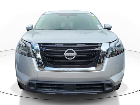 Used 2025 Nissan Pathfinder SV FWD image 2