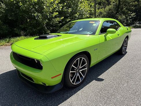 Used 2023 Dodge Challenger R/T w/ Plus Package RWD image 2