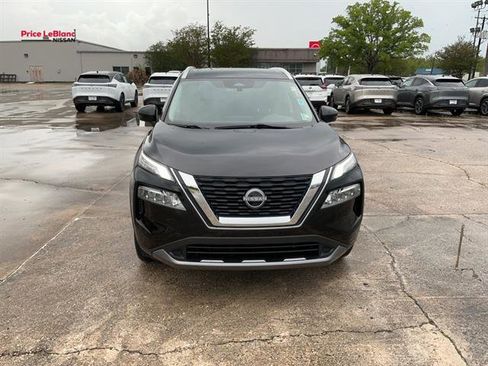 Used 2023 Nissan Rogue SL w/ SL Premium Package image 2